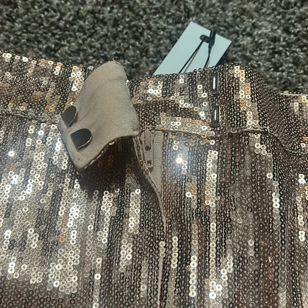 NWT BB Dakota Rose Gold Sequin Skirt 6